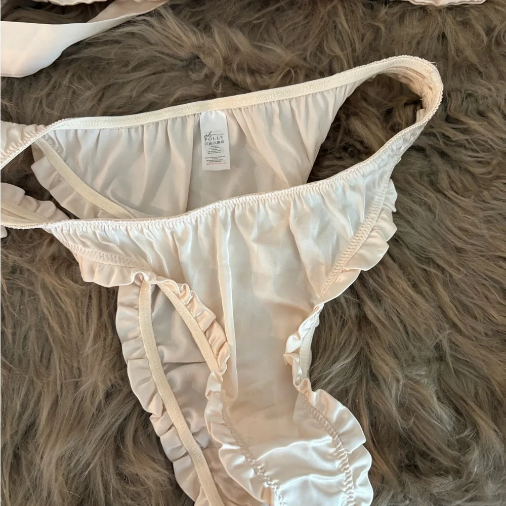Elegant Cream Ruffle Intimate Set - Picture 8 of 11